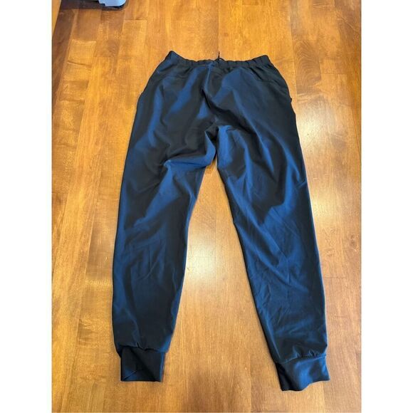 Woman’s under armour joggers size medium loose fit - Picture 4 of 4